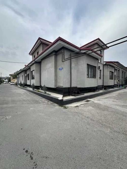 9-комнатный дом, 650 м²