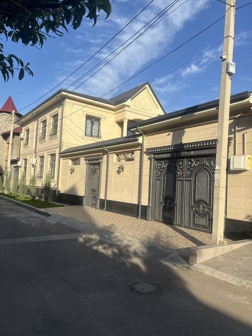 8-комнатный дом, 500 м²