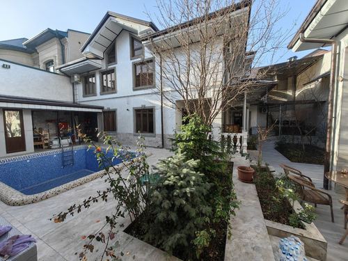 7-комнатный дом, 400 м²