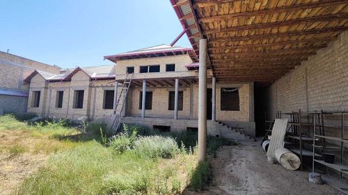 9-xonali uy, 1200 m²