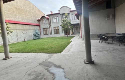 8-xonali uy, 600 m²
