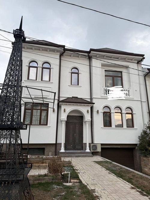 6-room house, 250 m²