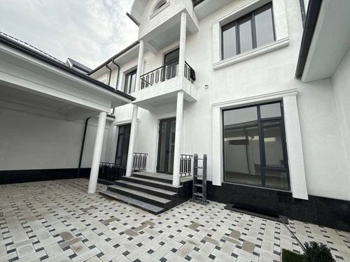 6-room house, 390 m²