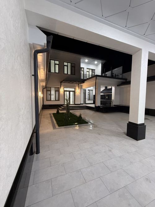8-xonali uy, 300 m²