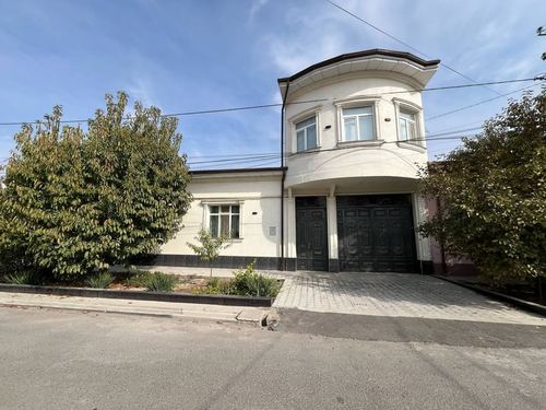 5-комнатный коттедж, 250 м²