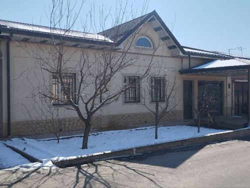 8-комнатный дом, 400 м²