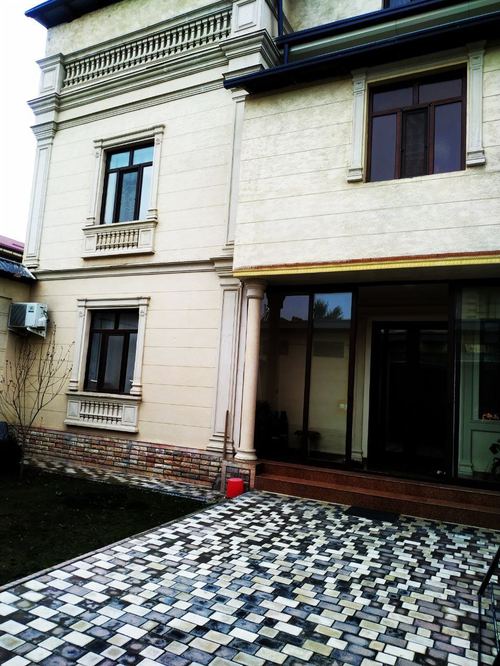 9-комнатный дом, 300 м²