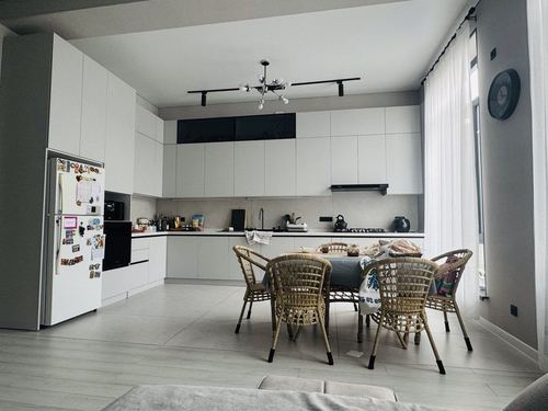 7-комнатный дом, 270 м²