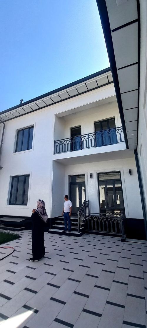 9-комнатный дом, 400 м²