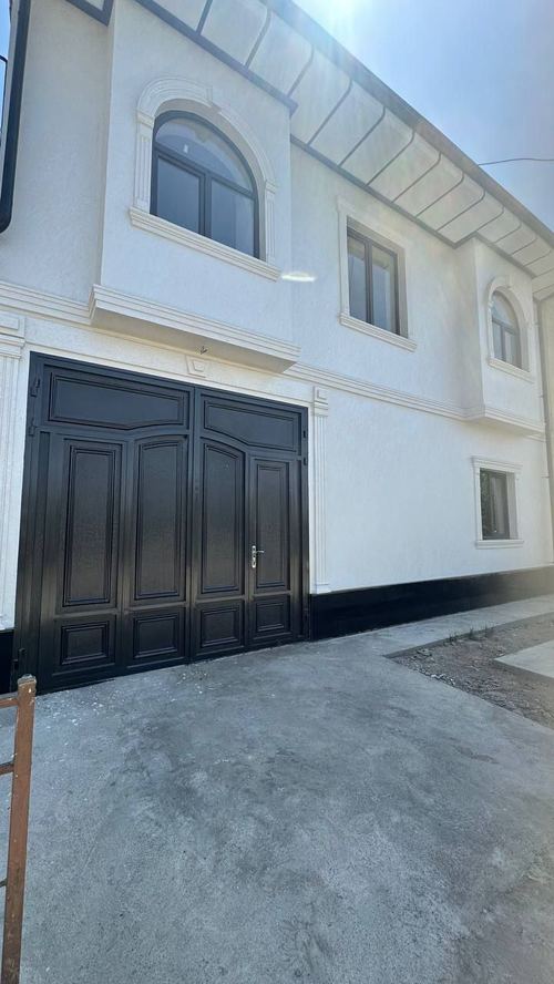 5-room house, 300 m²