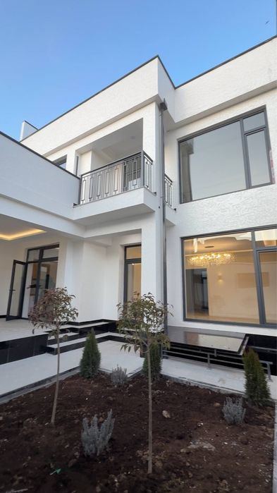 8-room house, 2000 m²