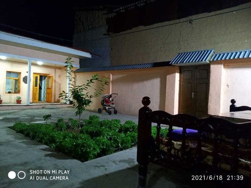 6-room house, 400 m²