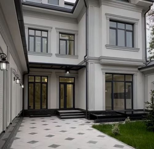 6-комнатный дом, 300 м²