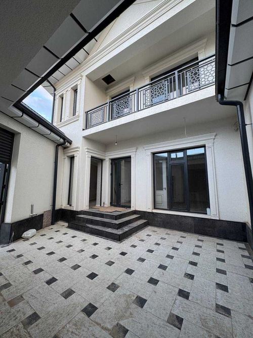 5-комнатный дом, 250 м²