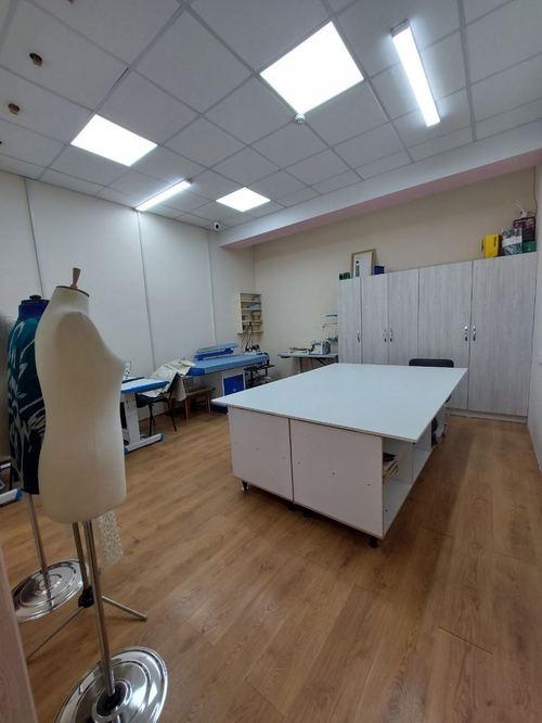 Ready-made atelier for rent as a workshop!
