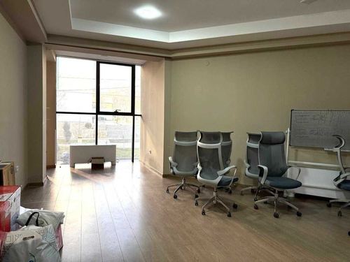 Офис, 2-й этаж, ул. Бабура, Парк Бабура, 57 м², евроремонт, 1-я линия