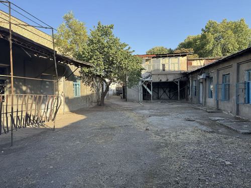 Нежилая база на Саракулской, 19 соток