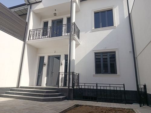 7-xonali uy, 220 m²
