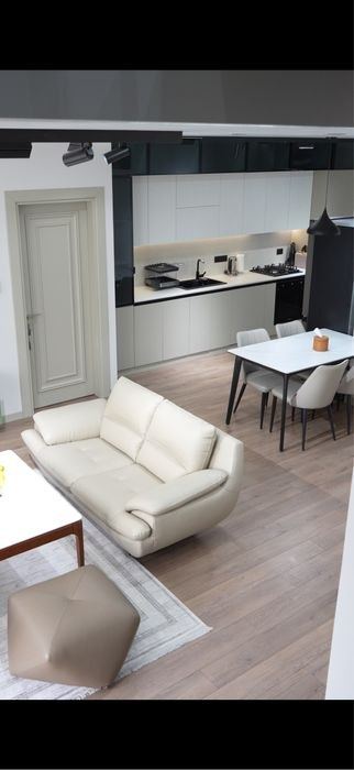 3-комнатная квартира, 300 м²