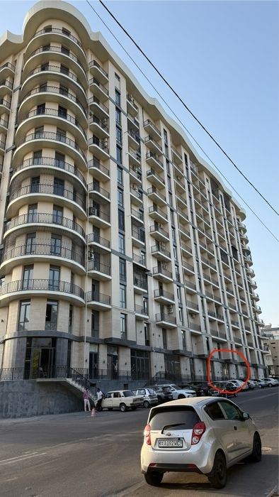 Buyuk ipak yo'li metro yaqinida tijoriy bino sotiladi