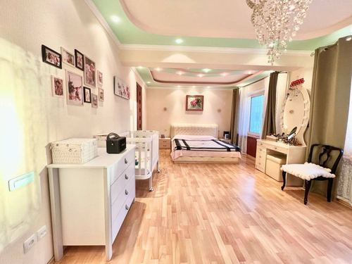 5-комнатная квартира, 182 м²