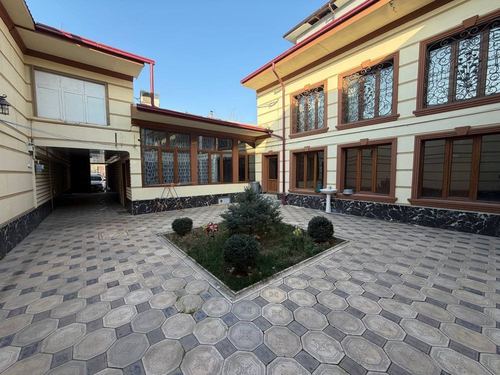 8-xonali uy, 360 m²