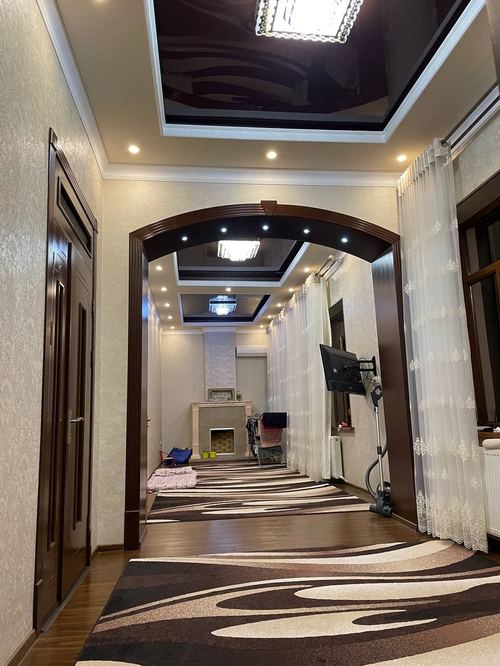 7-комнатный дом, 600 м²
