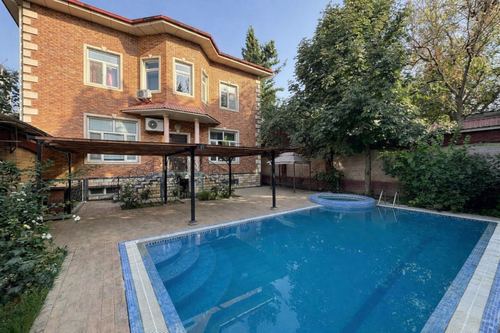 8-комнатный дом, 670 м²