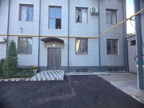 7-xonali kvartira, 170 m²