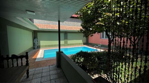 5-комнатный дом, 300 м²