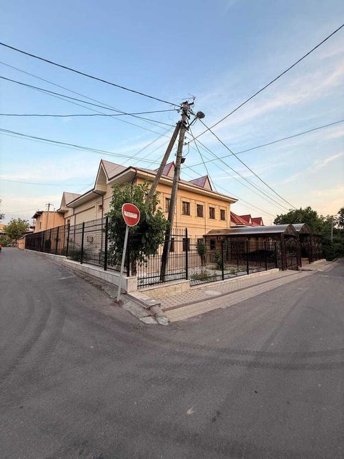 12-комнатный дом, 800 м²