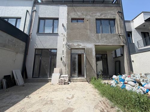 5-комнатный коттедж, 300 м²