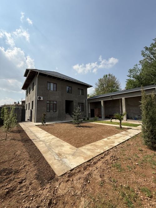 8-xonali uy, 435 m²