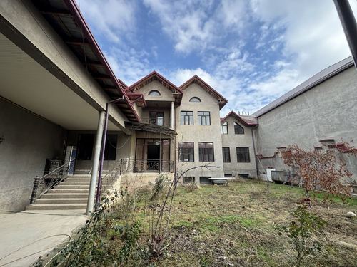 8-комнатный дом, 700 м²