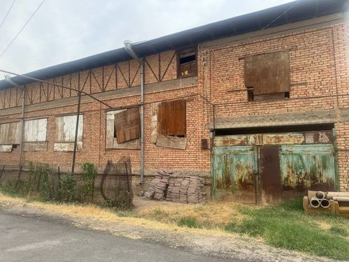 7-xonali uy, 10000 m²