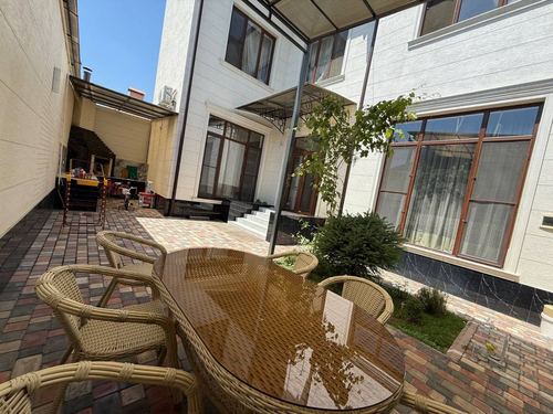 5-комнатный дом, 300 м²