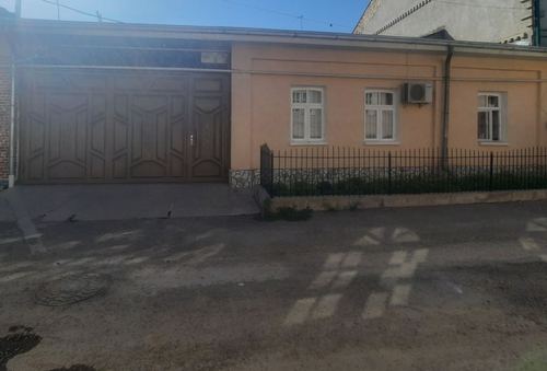 7-xonali uy, 1000 m²