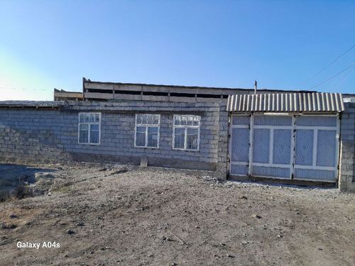 Uy-joy, tovuqxona sotiladi 5.5 sotix hamma sharoitlari bor tovuqboqish