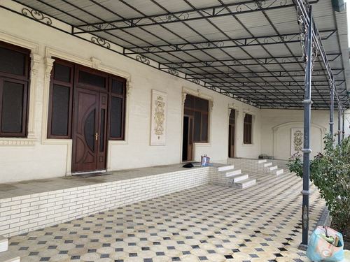 8-room house, 100000 m²
