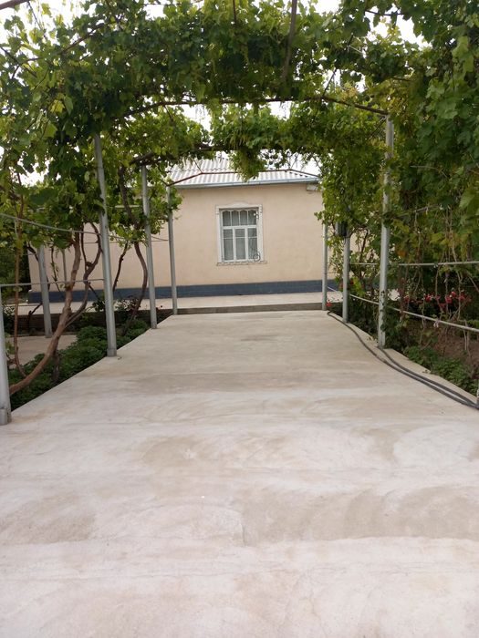 8-room house, 2600 m², Gulistan, for sale