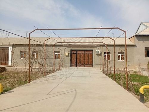 8-xonali uy, 1000 m²