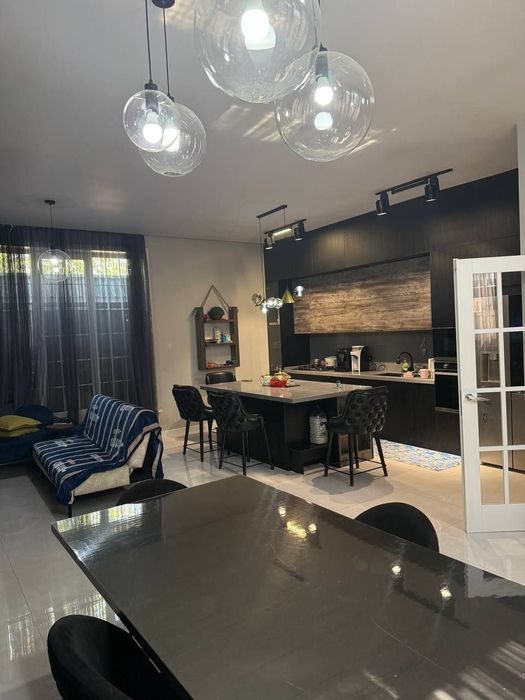 6-xonali uy, 350 m², Toshkent, Bektemir tumani, sotuvga