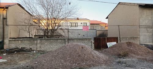 Yer (ер) sotiladi Kadastr (vremyanka) bor, 4 sotix, 20m*20m, gaz,suv,s