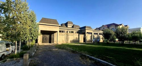 14-room house, 700 m²