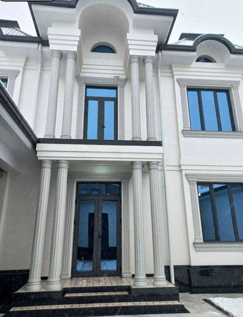 5-room house, 300 m²