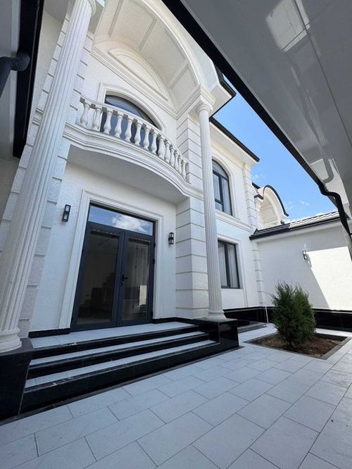 5-room house, 300 m²