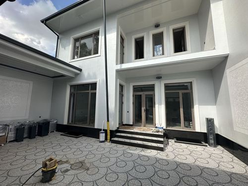 6-room house, 300 m²