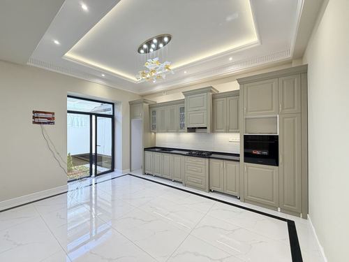 6-room house, 270 m²
