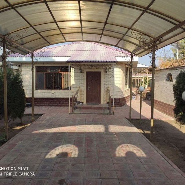 5-комнатный дом, 6000 м², Янгиюль, на продажу