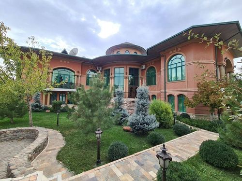 12-комнатный дом, 1600 м²